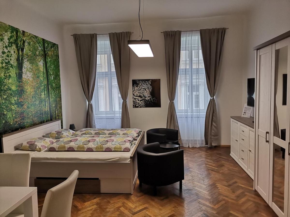 Apartments Near Schoenbrunn เวียนนา ภายนอก รูปภาพ